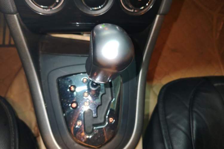 Used Peugeot 408 2013 2.0L Automatic Comfort Edition Gear Lever