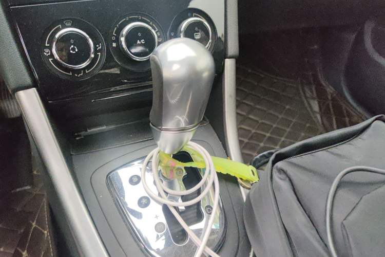 Used Peugeot 408 2013 2.0L Automatic Comfort Edition Gear Lever