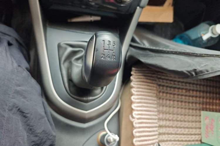 Used Peugeot 408 2013 2.0L Manual Comfort Edition Gear Lever