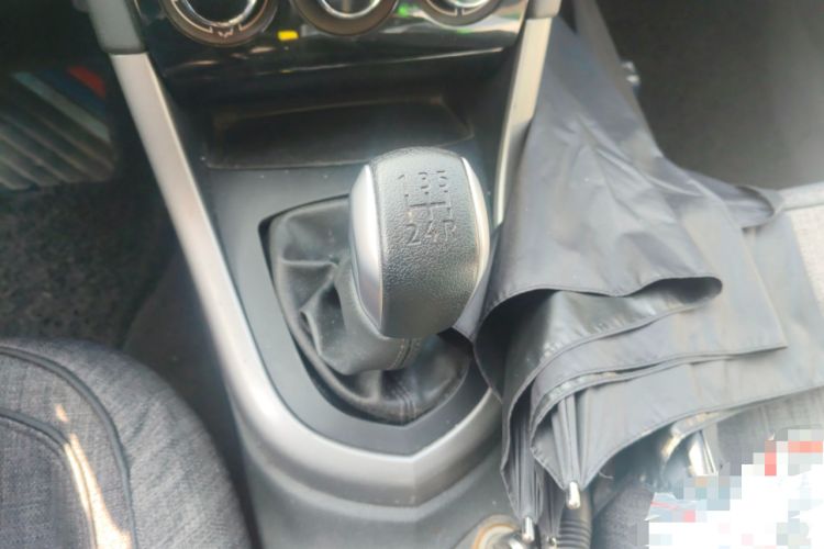 Used Peugeot 408 2013 2.0L Manual Comfort Edition Gear Lever
