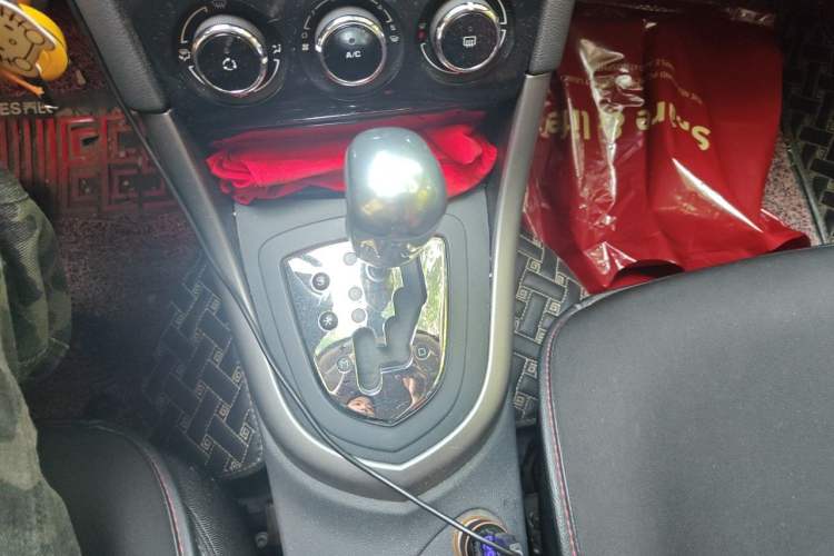 Used Peugeot 408 2013 2.0L Automatic Comfort Edition Gear Lever