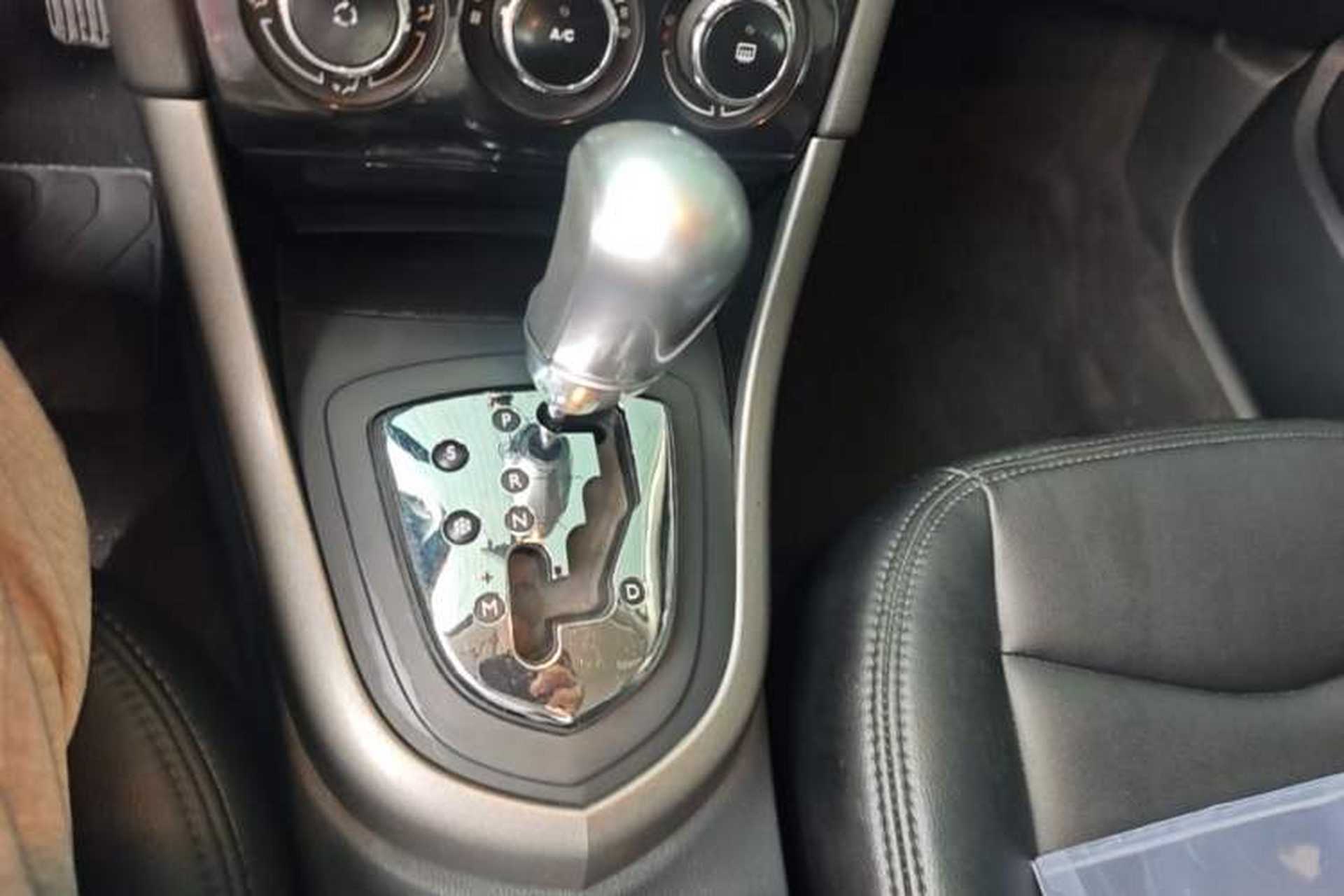 Used Peugeot 408 2013 2.0L Automatic Comfort Edition Gear Lever