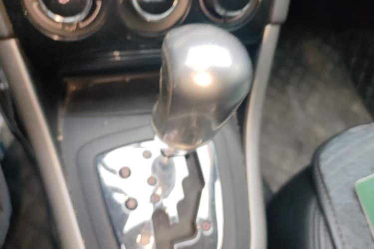 Used Peugeot 408 2013 2.0L Automatic Comfort Edition Gear Lever