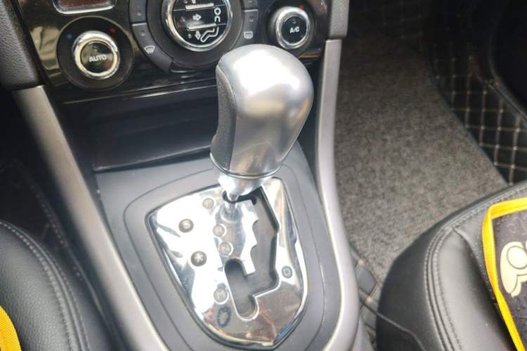 Used Peugeot 408 2013 2.0L Automatic Luxury Edition Gear Lever