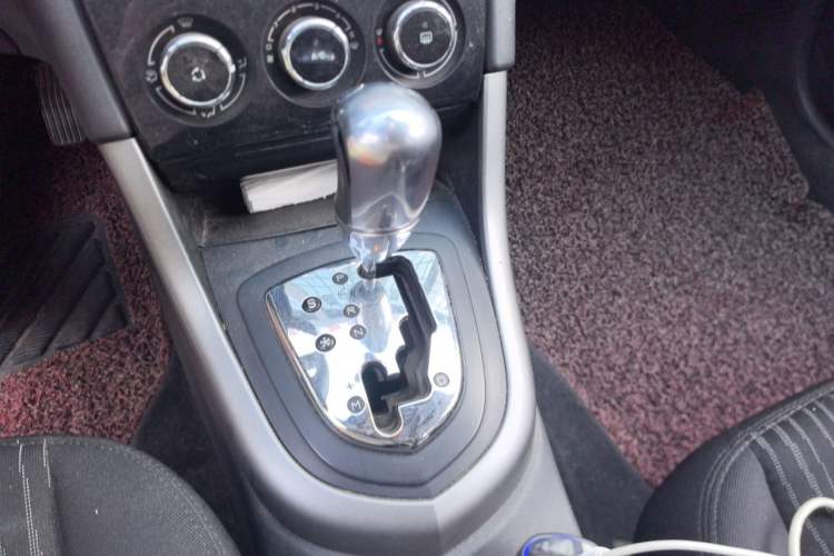 Used Peugeot 408 2013 1.6L Automatic Comfort Edition Gear Lever