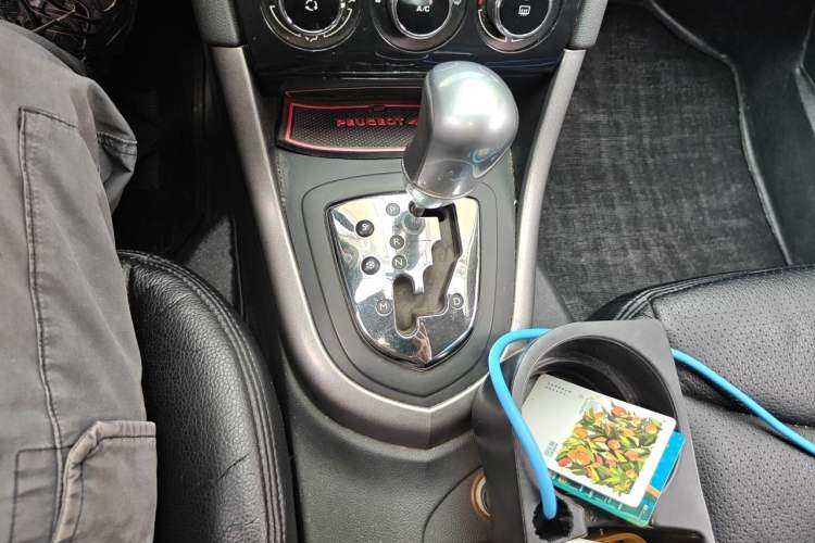 Used Peugeot 408 2013 2.0L Automatic Comfort Edition Gear Lever