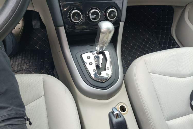 Used Peugeot 408 2013 2.0L Automatic Comfort Edition Gear Lever