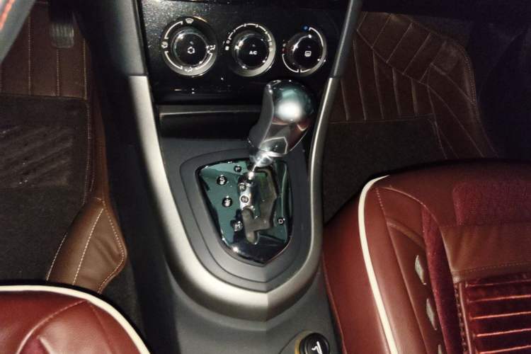 Used Peugeot 408 2013 2.0L Automatic Comfort Edition Gear Lever