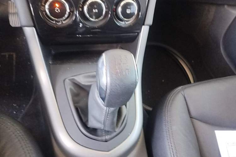 Used Peugeot 408 2013 2.0L Manual Comfort Edition Gear Lever
