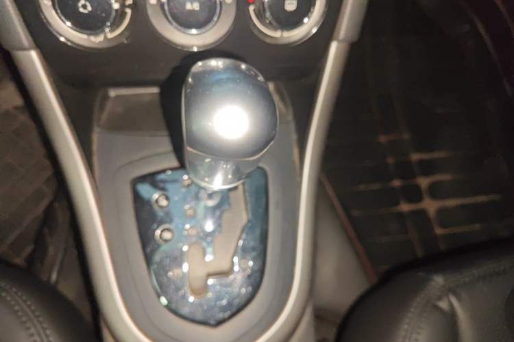 Used Peugeot 408 2013 2.0L Automatic Comfort Edition Gear Lever