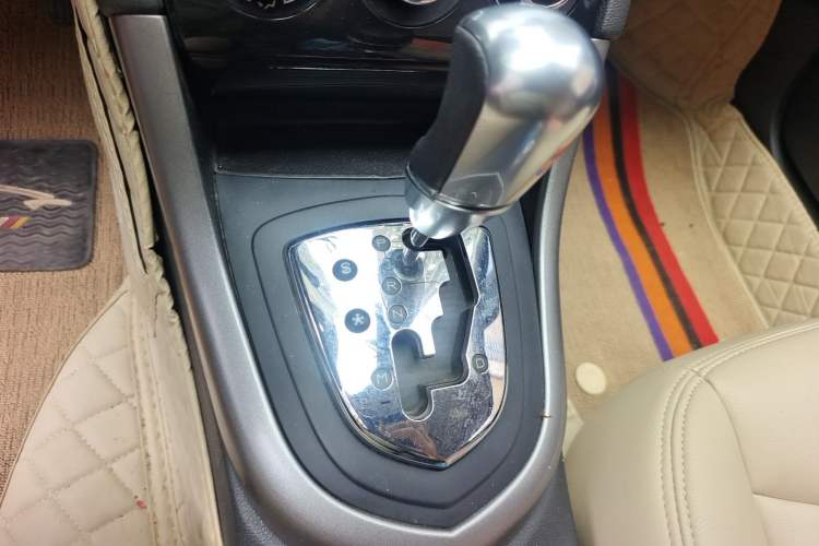 Used Peugeot 408 2013 2.0L Automatic Comfort Edition Gear Lever