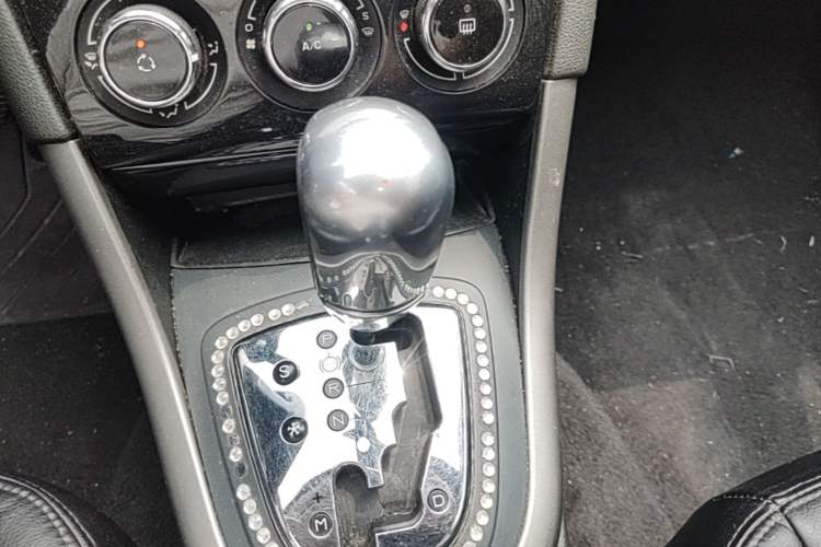 Used Peugeot 408 2013 1.6L Automatic Comfort Edition Gear Lever
