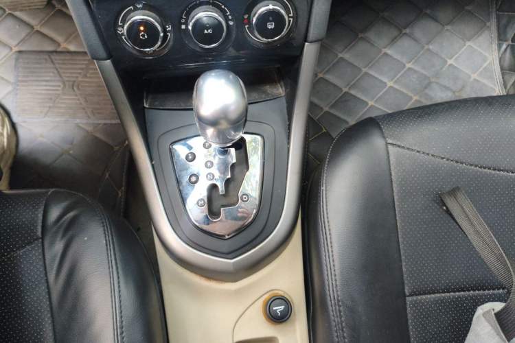 Used Peugeot 408 2013 2.0L Automatic Comfort Edition Gear Lever