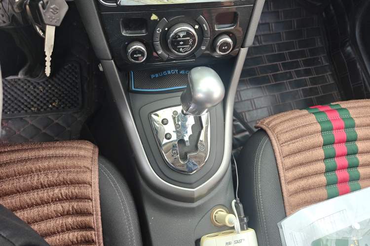 Used Peugeot 408 2013 2.0L Automatic Luxury Edition Gear Lever
