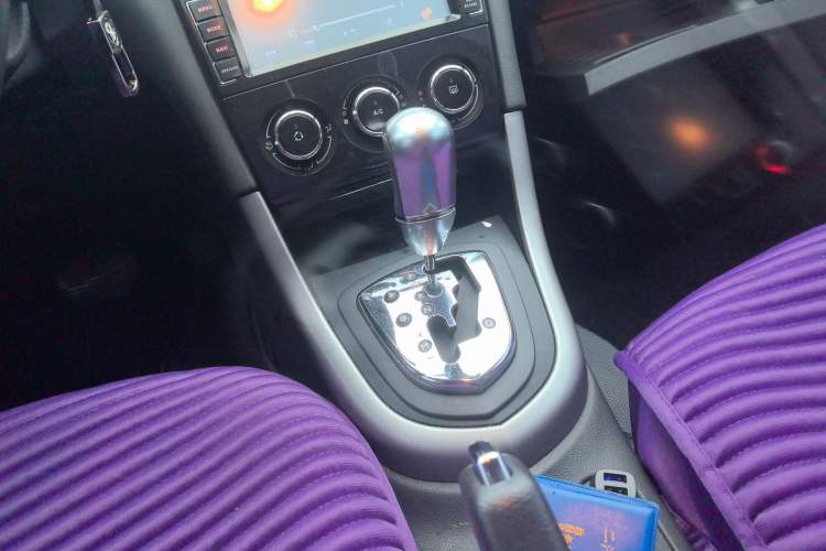 Used Peugeot 408 2013 2.0L Automatic Comfort Edition Gear Lever