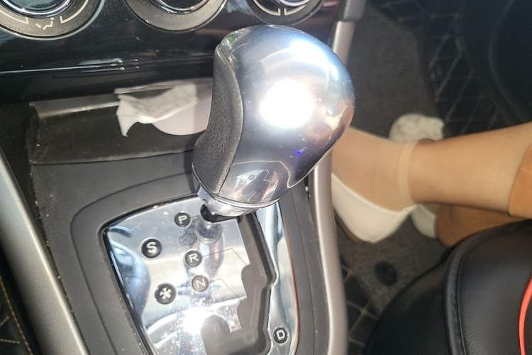 Used Peugeot 408 2013 1.6L Automatic Comfort Edition Gear Lever