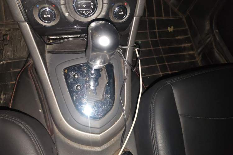 Used Peugeot 408 2013 2.0L Automatic Comfort Edition Gear Lever