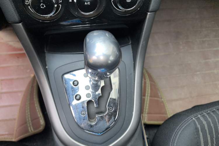 Used Peugeot 408 2013 2.0L Automatic Comfort Edition Gear Lever
