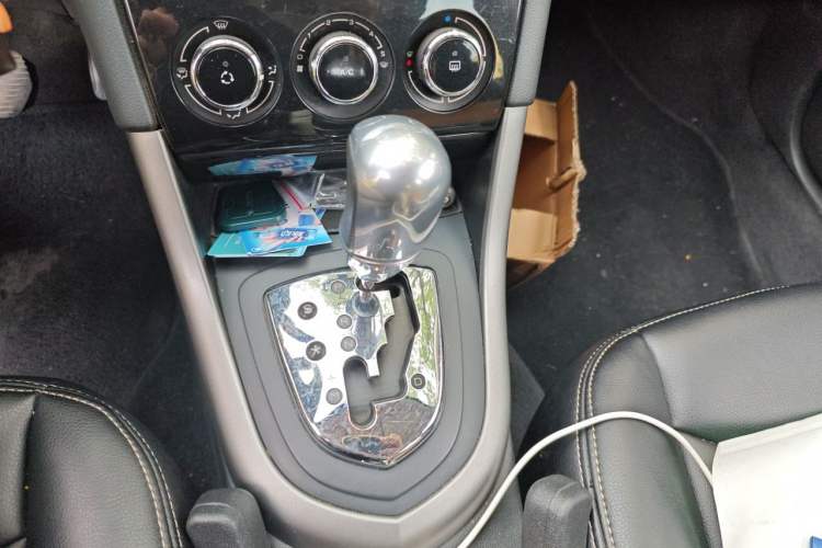 Used Peugeot 408 2013 2.0L Automatic Comfort Edition Gear Lever