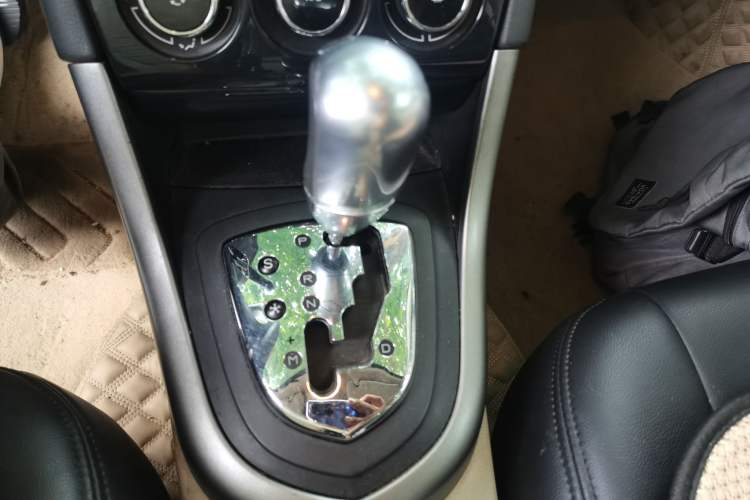 Used Peugeot 408 2013 2.0L Automatic Comfort Edition Gear Lever
