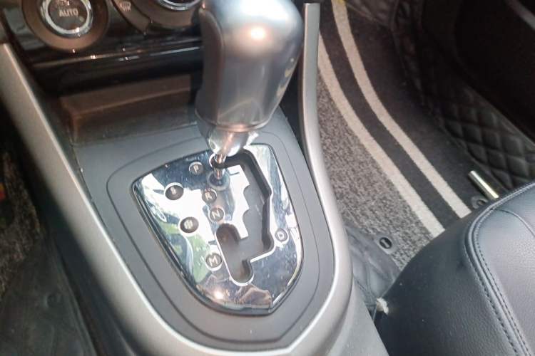 Used Peugeot 408 2013 2.0L Automatic Luxury Edition Gear Lever