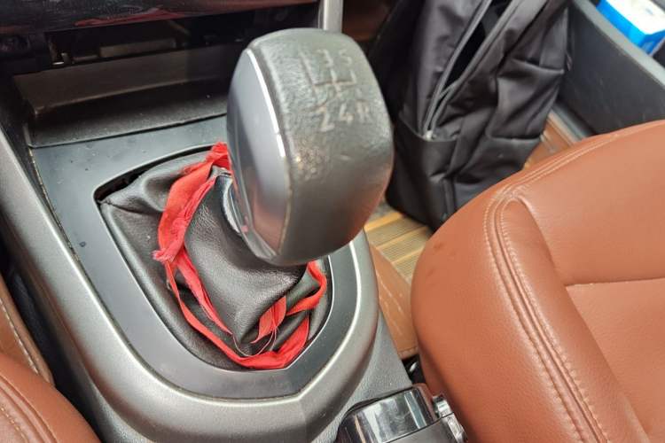 Used Peugeot 408 2013 1.6L Automatic Comfort Edition Gear Lever