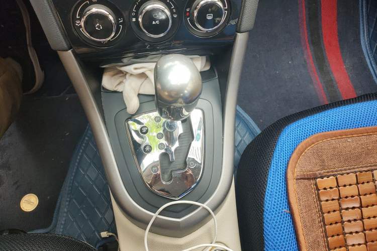 Used Peugeot 408 2013 2.0L Automatic Comfort Edition Gear Lever