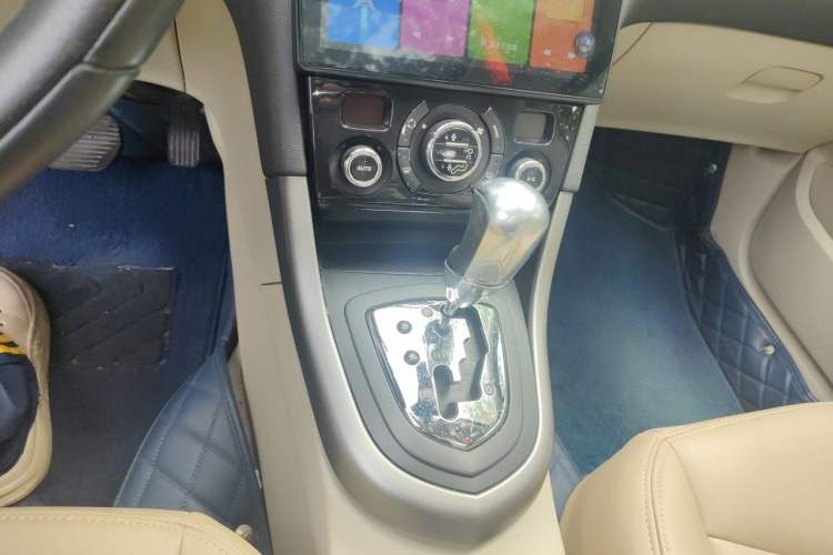Used Peugeot 408 2013 2.0L Automatic Luxury Edition Gear Lever