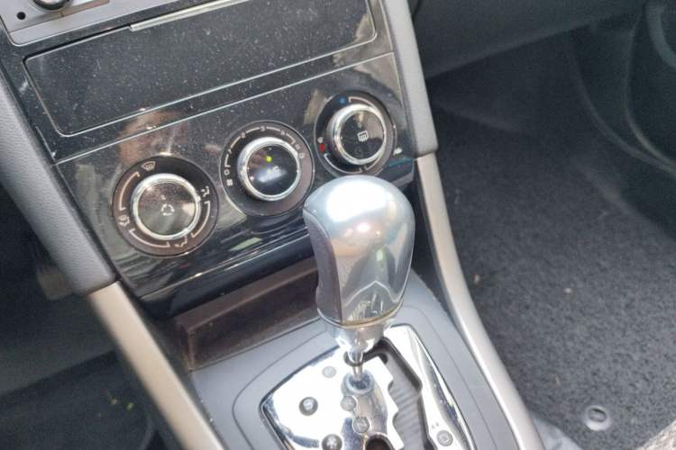Used Peugeot 408 2013 2.0L Automatic Comfort Edition Gear Lever