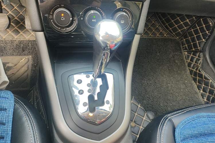 Used Peugeot 408 2013 2.0L Automatic Comfort Edition Gear Lever