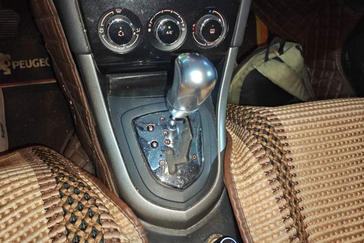 Used Peugeot 408 2013 2.0L Automatic Comfort Edition Gear Lever