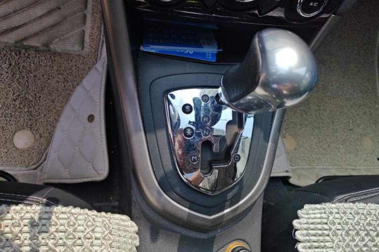 Used Peugeot 408 2013 2.0L Automatic Luxury Edition Gear Lever