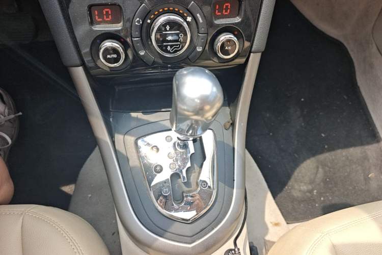 Used Peugeot 408 2013 2.0L Automatic Luxury Edition Gear Lever
