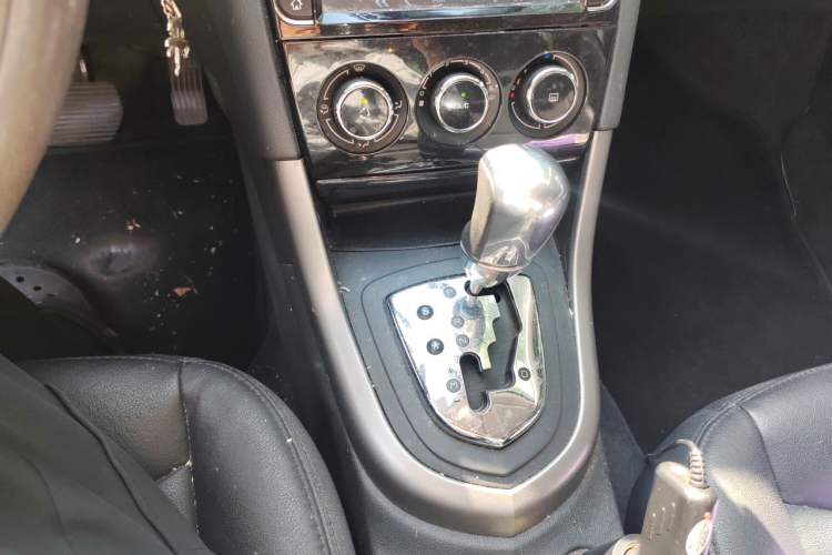 Used Peugeot 408 2013 2.0L Automatic Comfort Edition Gear Lever