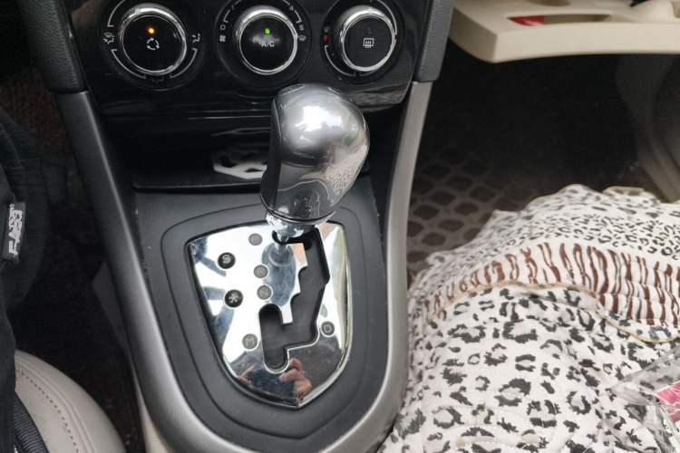 Used Peugeot 408 2013 2.0L Automatic Comfort Edition Gear Lever