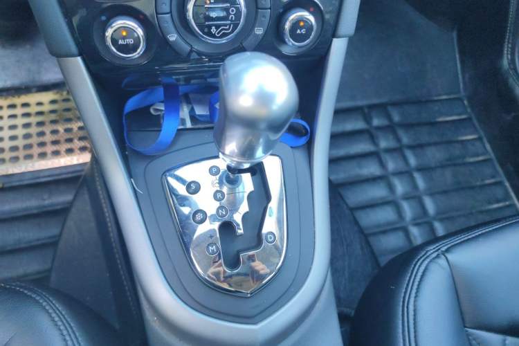 Used Peugeot 408 2013 2.0L Automatic Luxury Edition Gear Lever
