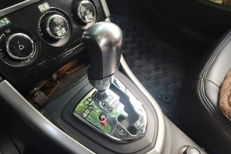 Used Peugeot 408 2013 1.6L Automatic Comfort Edition Gear Lever