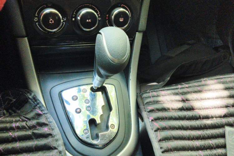 Used Peugeot 408 2013 1.6L Automatic Comfort Edition Gear Lever