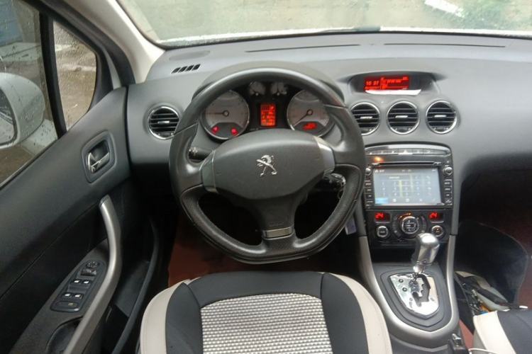 Used Peugeot 408 2013 2.0L Automatic Luxury Edition Interior 3