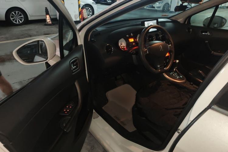 Used Peugeot 408 2013 2.0L Automatic Comfort Edition Interior 3
