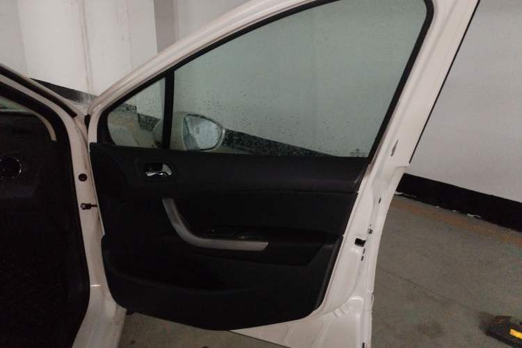 Used Peugeot 408 2013 2.0L Automatic Comfort Edition Interior 5