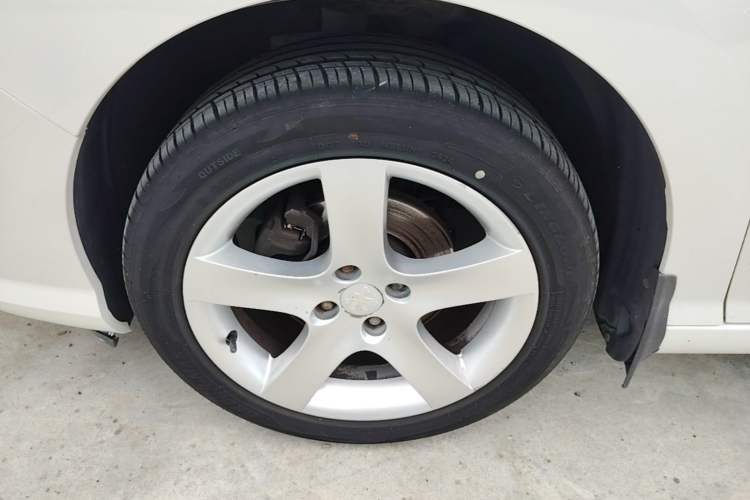 Used Peugeot 408 2013 2.0L Manual Comfort Edition Left Front Wheel Hub