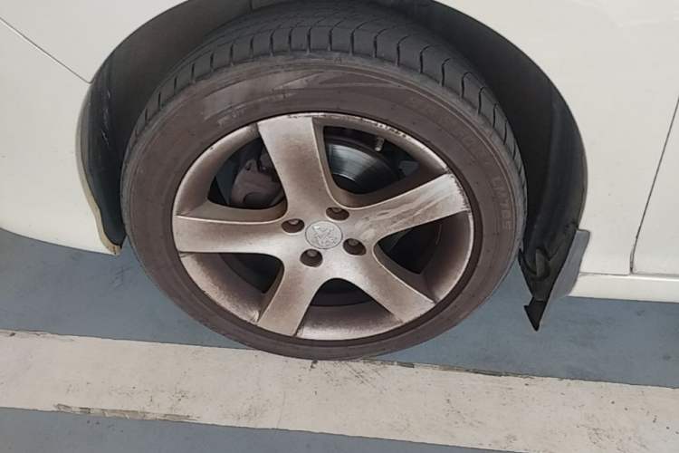 Used Peugeot 408 2013 2.0L Manual Comfort Edition Left Front Wheel Hub