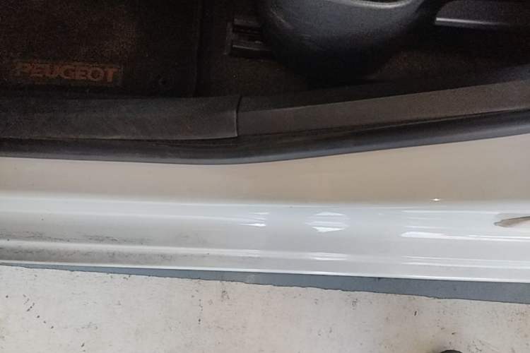 Used Peugeot 408 2013 2.0L Manual Comfort Edition Left Side Sill