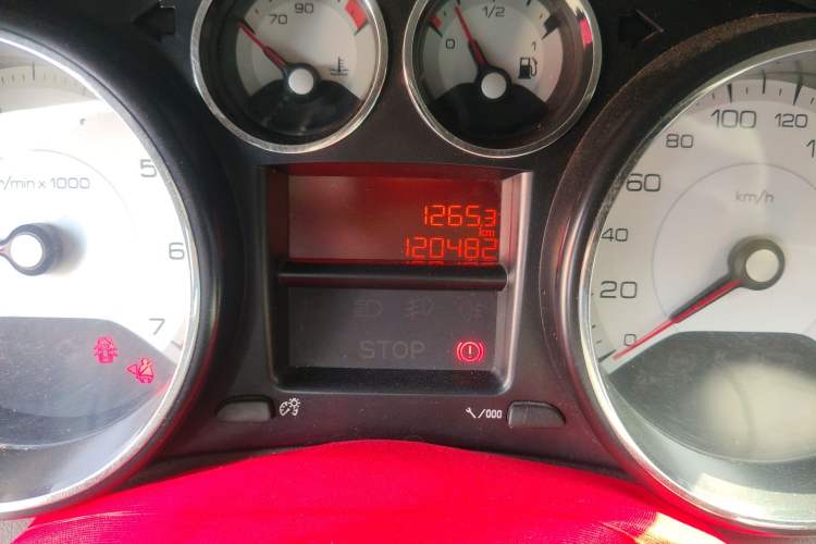 Used Peugeot 408 2013 2.0L Manual Comfort Edition Odometer Close Up