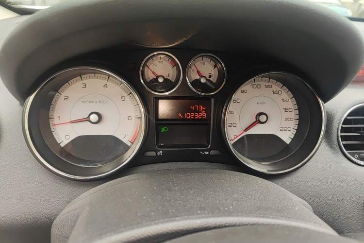 Used Peugeot 408 2013 2.0L Manual Comfort Edition Odometer Close Up