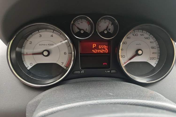 Used Peugeot 408 2013 2.0L Automatic Comfort Edition Odometer Close Up