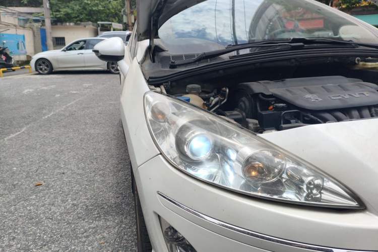Used Peugeot 408 2013 2.0L Automatic Comfort Edition Right Front Headlight