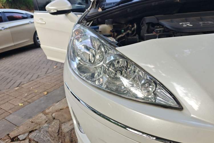 Used Peugeot 408 2013 2.0L Automatic Comfort Edition Right Front Headlight