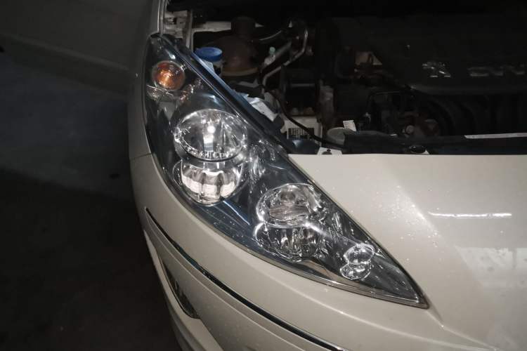 Used Peugeot 408 2013 2.0L Automatic Comfort Edition Right Front Headlight